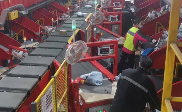 動(dòng)態(tài)稱(chēng)重掃碼測(cè)體一體機(jī),掃碼稱(chēng)重量方一體機(jī),體積測(cè)量DWS設(shè)備