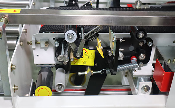 紙箱封箱機(jī),角邊封箱機(jī),封箱包裝機(jī)生產(chǎn)廠家