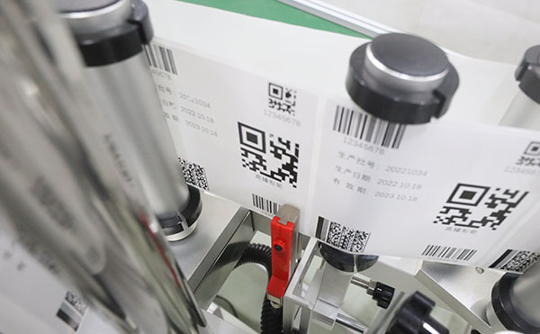 實時打印貼標機,圓瓶貼標機設備,全自動貼標機生產廠家