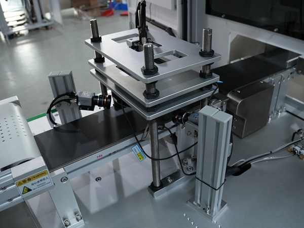 CCD視覺檢測設(shè)備,外觀視覺檢測設(shè)備,外觀視覺篩選機(jī),高臻智能