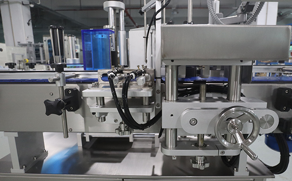 全自動(dòng)圓瓶貼標(biāo)機(jī),圓瓶貼標(biāo)機(jī),不干膠貼標(biāo)機(jī)