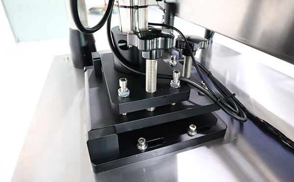 全自動臥式圓瓶貼標(biāo)機(jī),臥式圓瓶貼標(biāo)機(jī),圓瓶貼標(biāo)機(jī)
